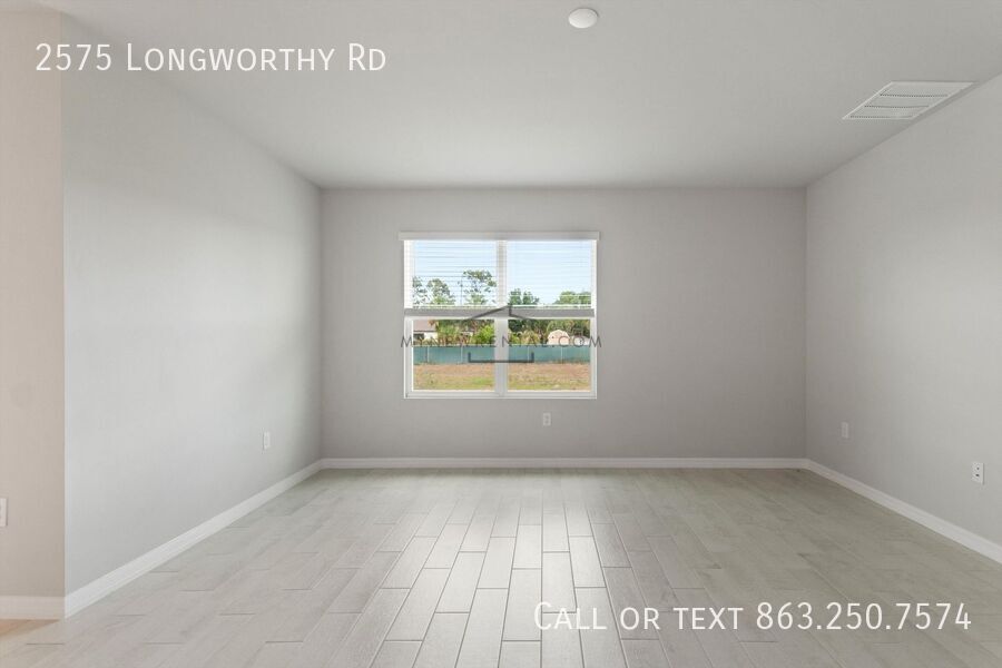 Building Photo - 2575 Longworthy Rd