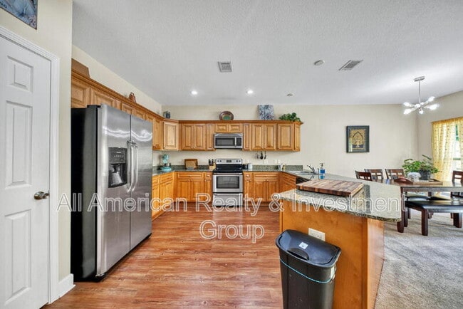Building Photo - 511 Arbor Lake Dr
