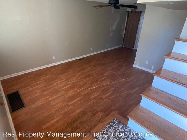 Building Photo - 2 br, 1 bath House - 725 W Stackman Dr #8