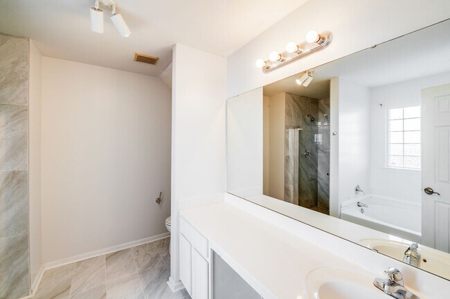 Building Photo - Your Haven Awaits in Havenbrook – Modern 4...