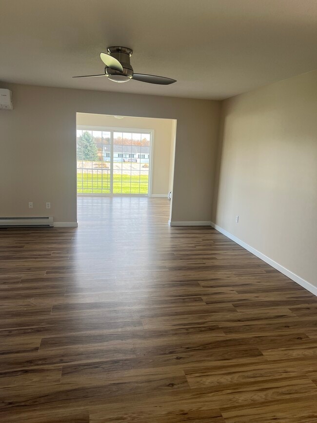 Building Photo - 10 Private Dr