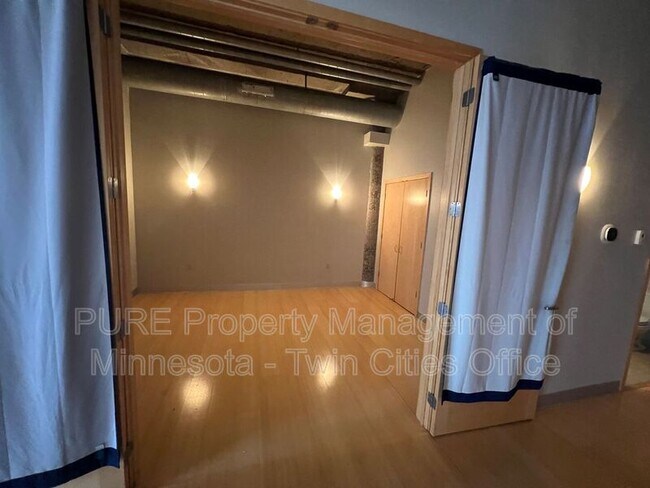 Building Photo - 521 S 7th St