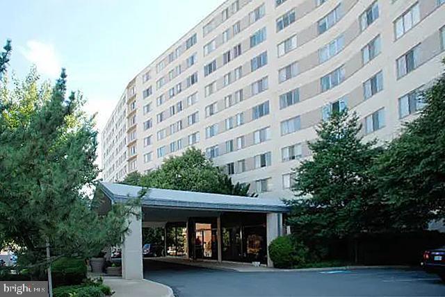 Building Photo - 1200 N Nash St