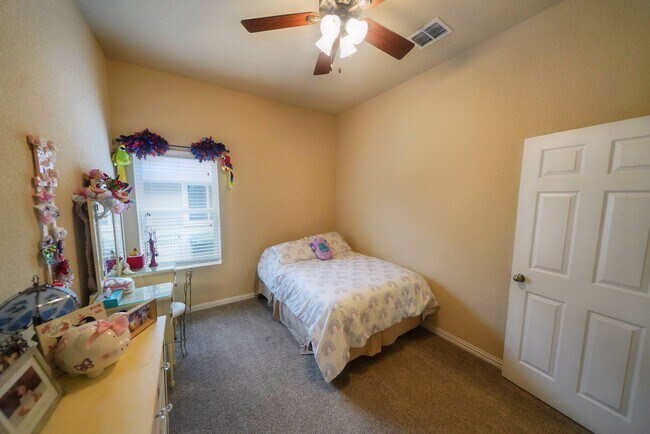 Building Photo - Executive-Style Home Now Available in Crossvine (Schertz) Realtor Commission: $750