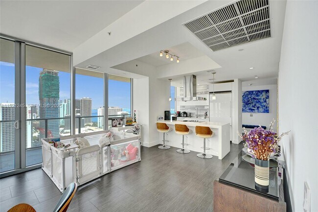 Building Photo - 1100 Biscayne Blvd