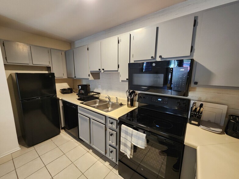 Building Photo - 6618 Willow Pointe Dr NW