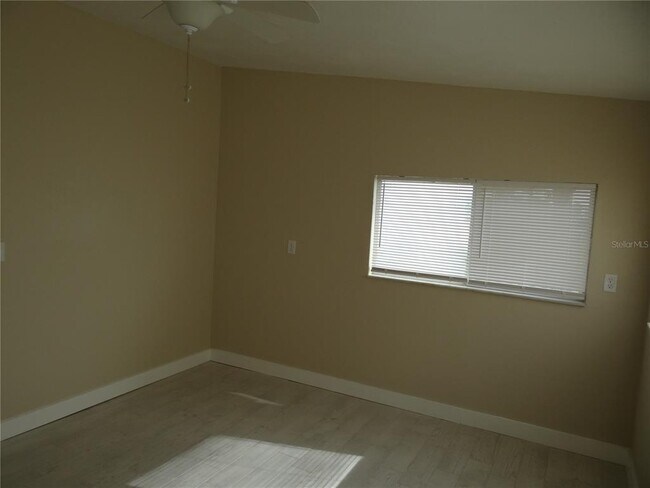 Building Photo - 13360 Boca Ciega Ave