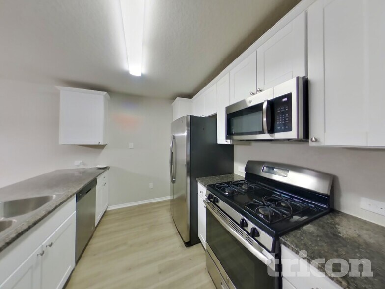 Building Photo - 8902 Lamus Wheel