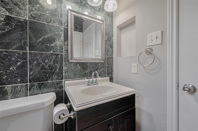 Building Photo - 22114 Calderbrook Dr