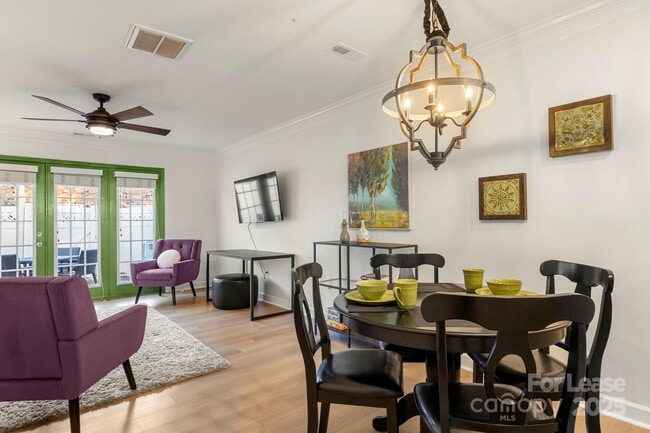 Building Photo - 1318 Green Oaks Ln