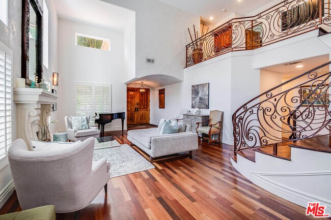 Building Photo - 4520 Tyrone Ave