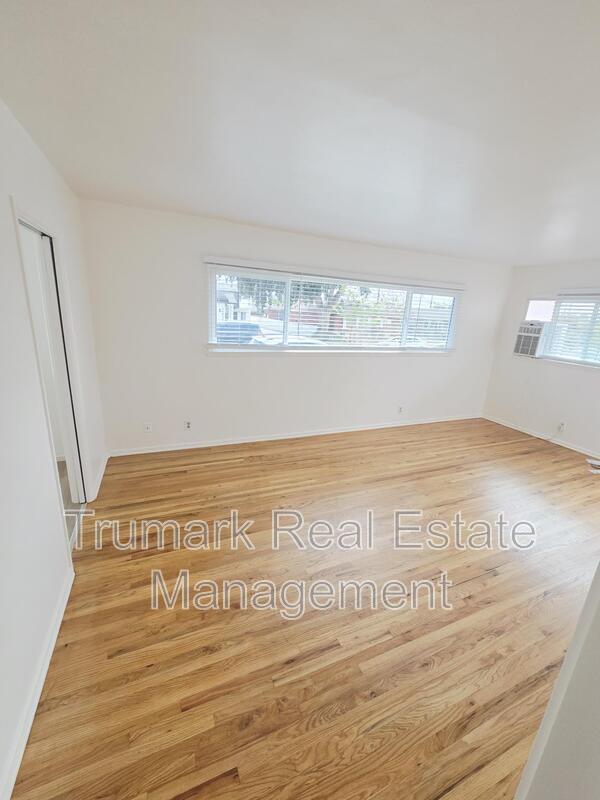 Building Photo - 2427 N Brighton St