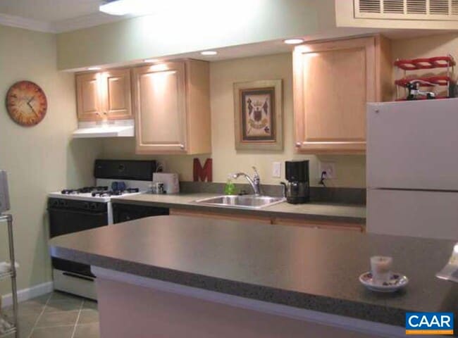 Building Photo - 111 Hessian Hills Ridge