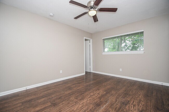 Building Photo - 710 Barnesville St