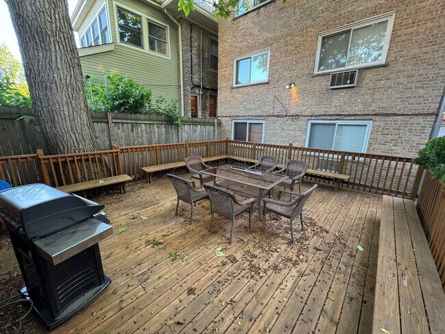 Building Photo - 1647 W Rascher Ave