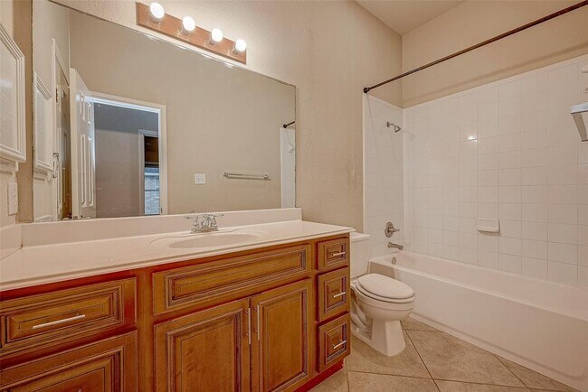 Building Photo - 722 Silver Creek Cir