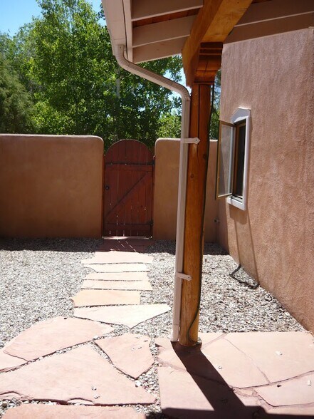 Building Photo - 512 Acoma St