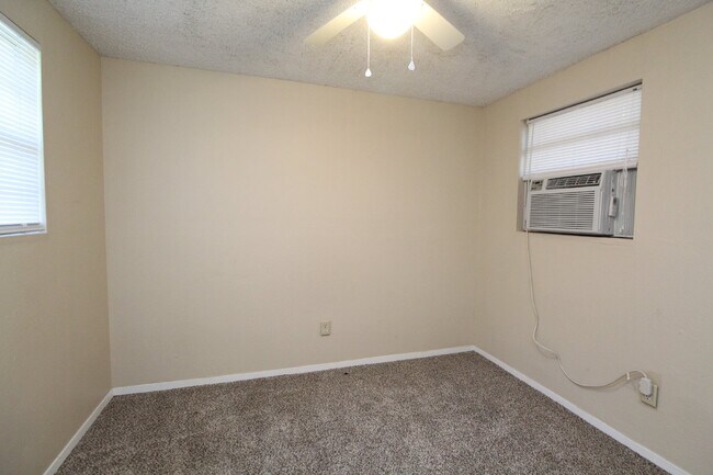 Building Photo - Cozy 1BR/1BA Apartment in Southwest Pensac...
