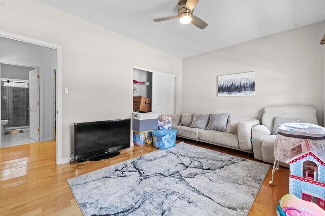 Building Photo - 16611 Highland Summit Dr