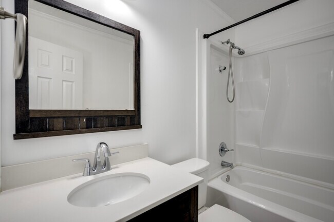 Building Photo - 115 Sunnywood Dr