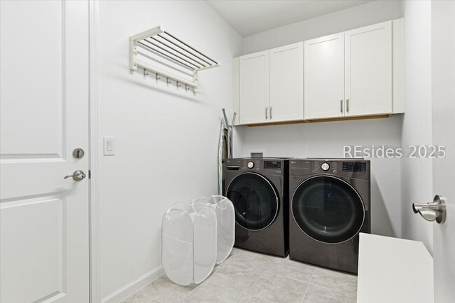 Building Photo - 855 Weekend Ave