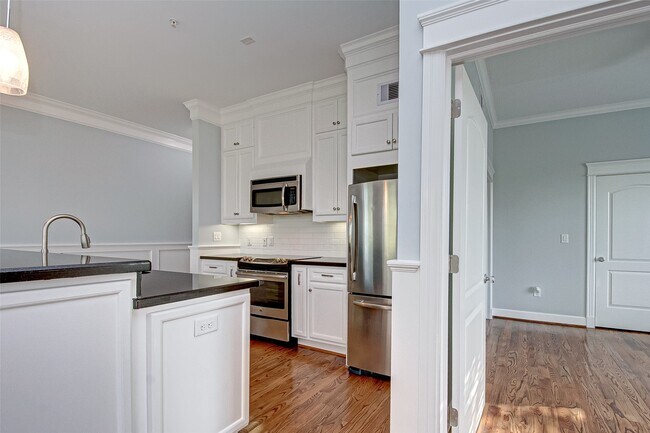 Building Photo - 2802 Morrison St