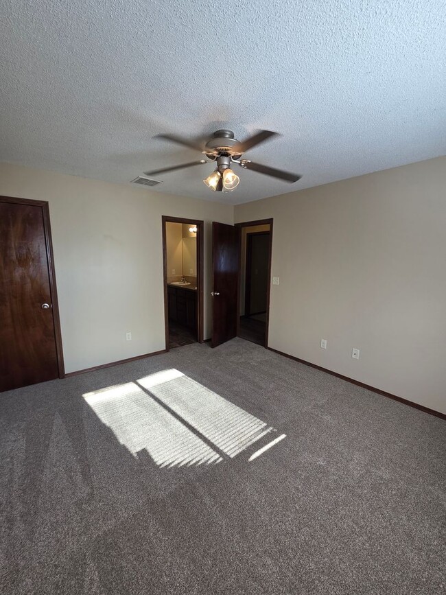 Building Photo - 1230 W 43rd St S
