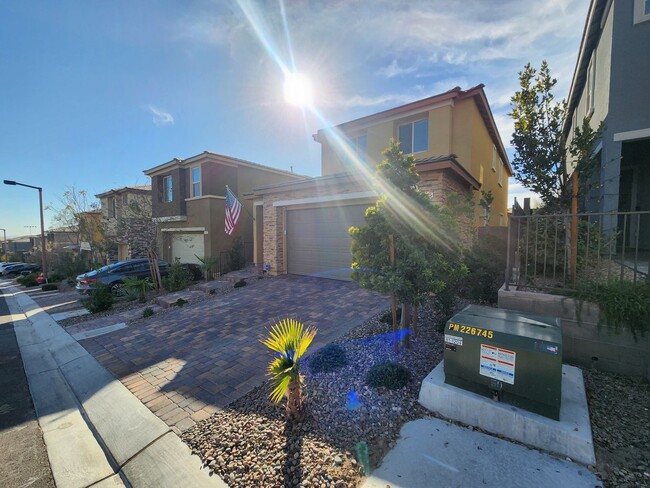 Building Photo - Upgraded 3 Bedroom with a Pool in a Gated ...