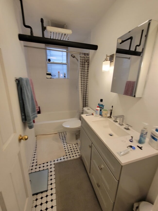 Building Photo - 519 W Deming Pl