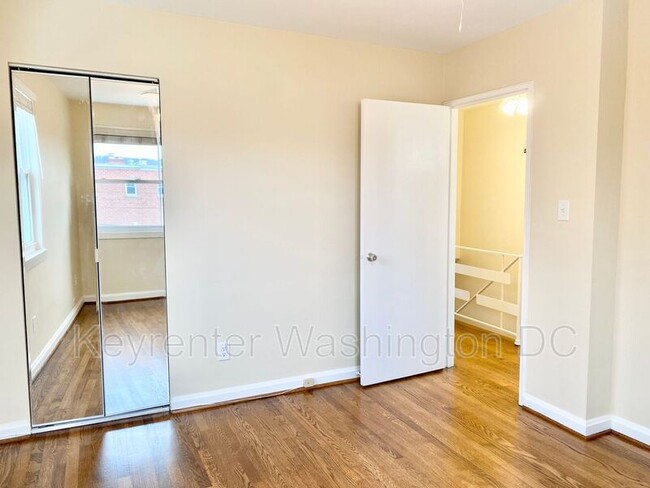 Building Photo - 5514 Chillum Pl NE