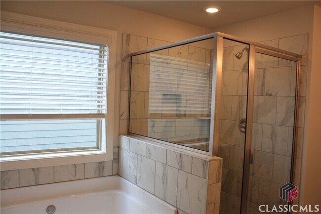 Building Photo - 305 Ridge Pointe Drive