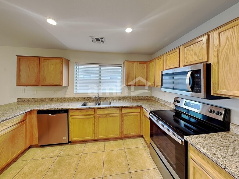 Building Photo - 14943 N 133rd Ln