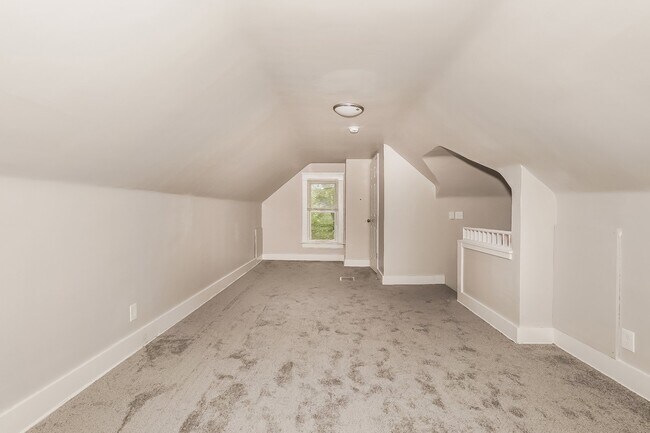 Building Photo - 128 Hollinger Ave