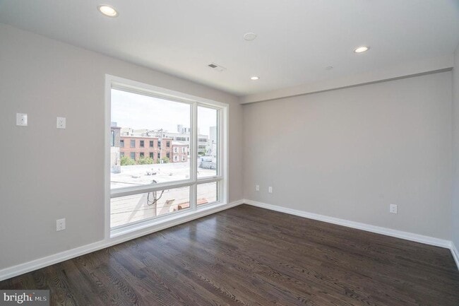 Building Photo - 1432 Clymer St