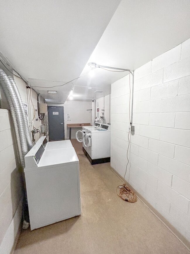 Building Photo - One Bedroom Condo in Moon Township!!