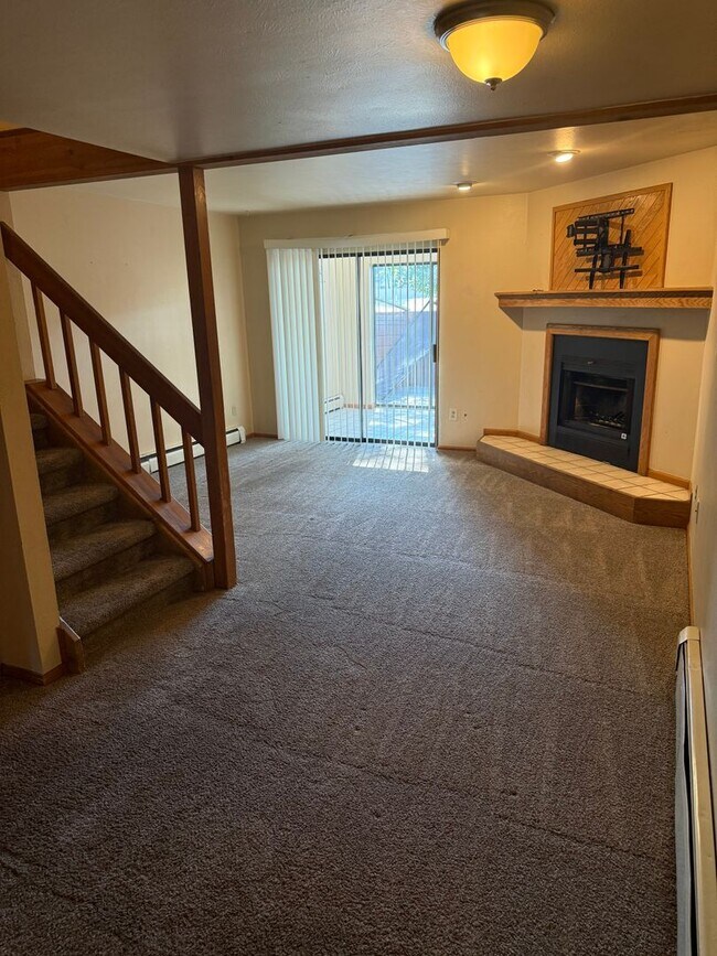 Building Photo - 3131 Bell Dr