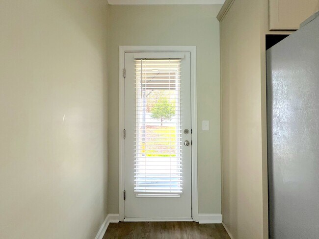 Building Photo - 291 Ranlo Ave