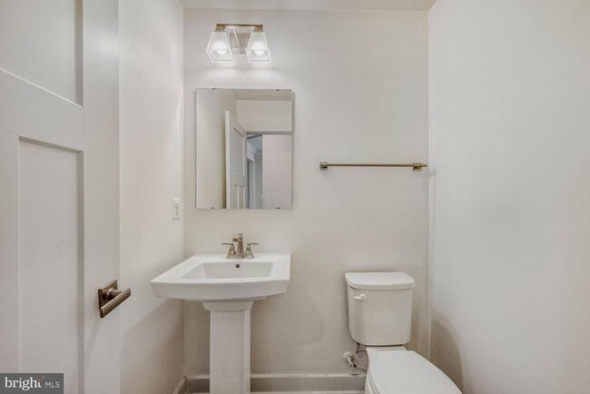 Building Photo - 6425 Greenleigh Ave