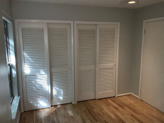 Building Photo - Beautiful 2BR 3.5BA updated town home located in the Saddle Ridge Community