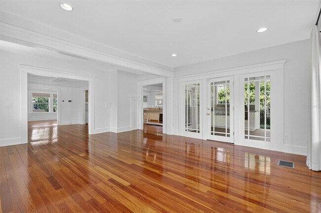 Building Photo - 3003 W Harbor View Ave