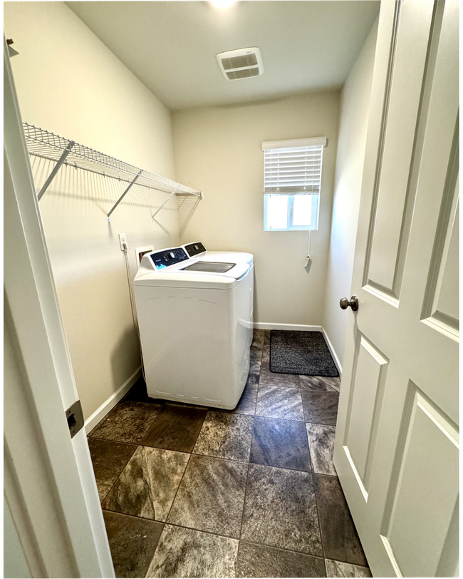 Building Photo - Charming 4-Bedroom Home in the Heart of University Place