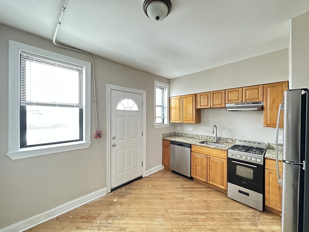 Building Photo - 901 Green Bay Rd