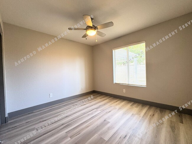 Building Photo - BEAUTIFULLY REMODELED 3 BEDROOM HOME WITH ...
