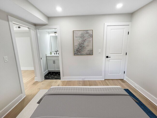 Building Photo - 1026 18th St NE