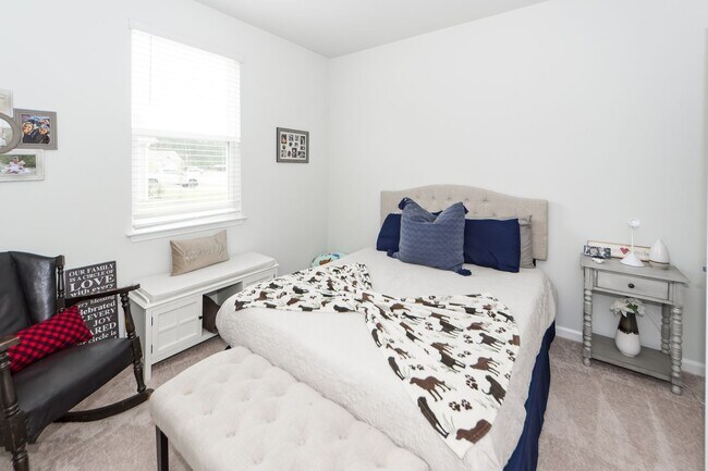 Building Photo - 4 Bedroom 2 Bath Home in French Quarter Creek - Huger