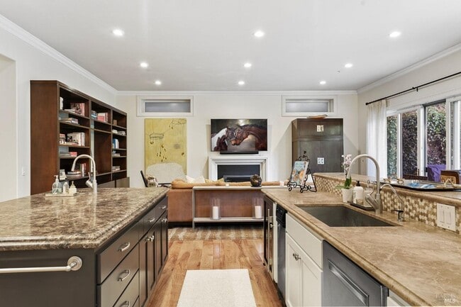 Building Photo - 10 Idlewood Rd