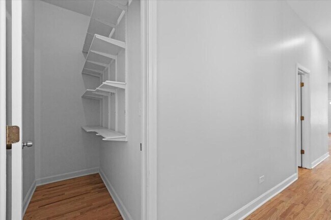 Building Photo - 2 bedroom in Chicago IL 60622