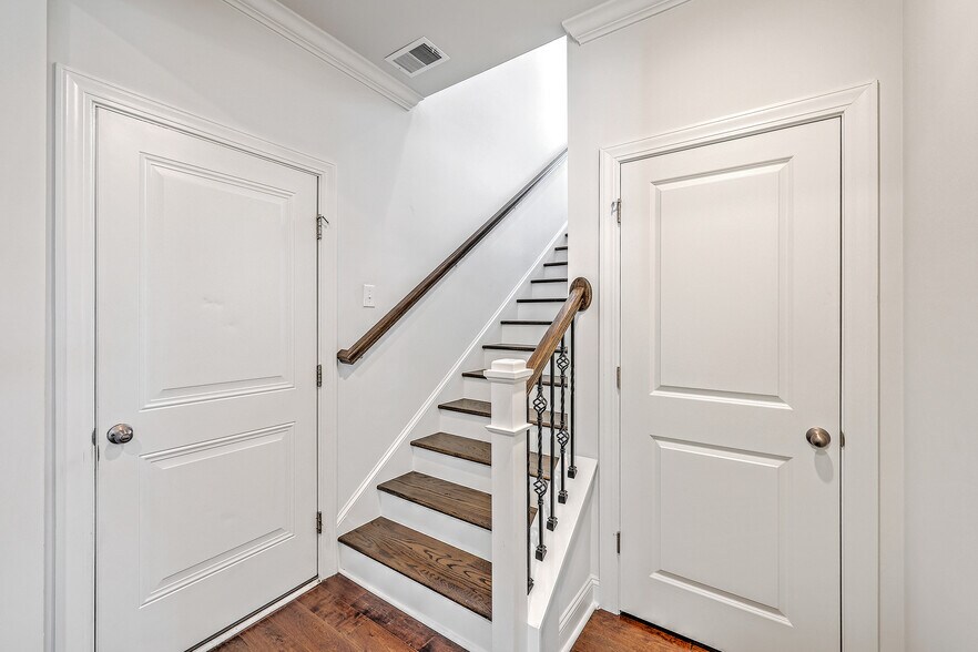 Building Photo - 316 Long Pier St