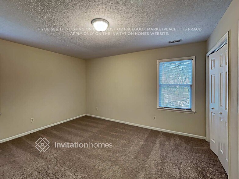 Building Photo - 2620 Woodcrest Dr SW