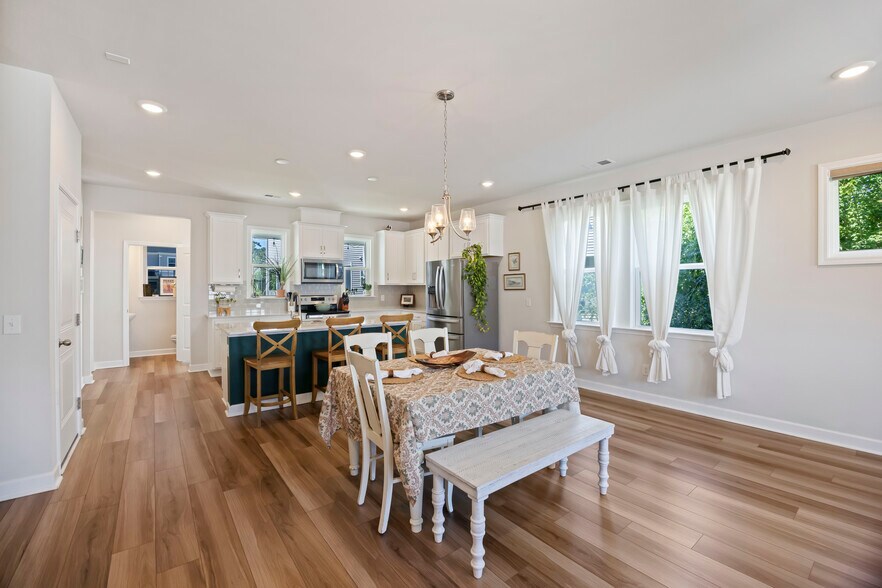 Building Photo - 210 Winding River Dr